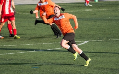 Víctor Nicolás tornarà a vestir la taronja aquesta temporada. | Arxiu